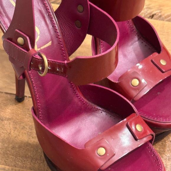 Yves Saint Laurent Vitelli Vernice Heels - Picture 4 of 8